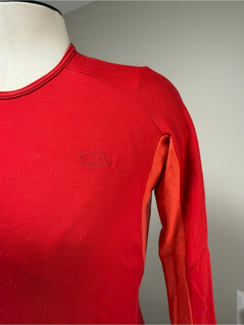 Women’s Icebreaker Red Long-Sleeve Crew Performance Top - Picture 2 of 5